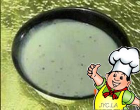 韭菜汁姜汁炖牛奶的做法